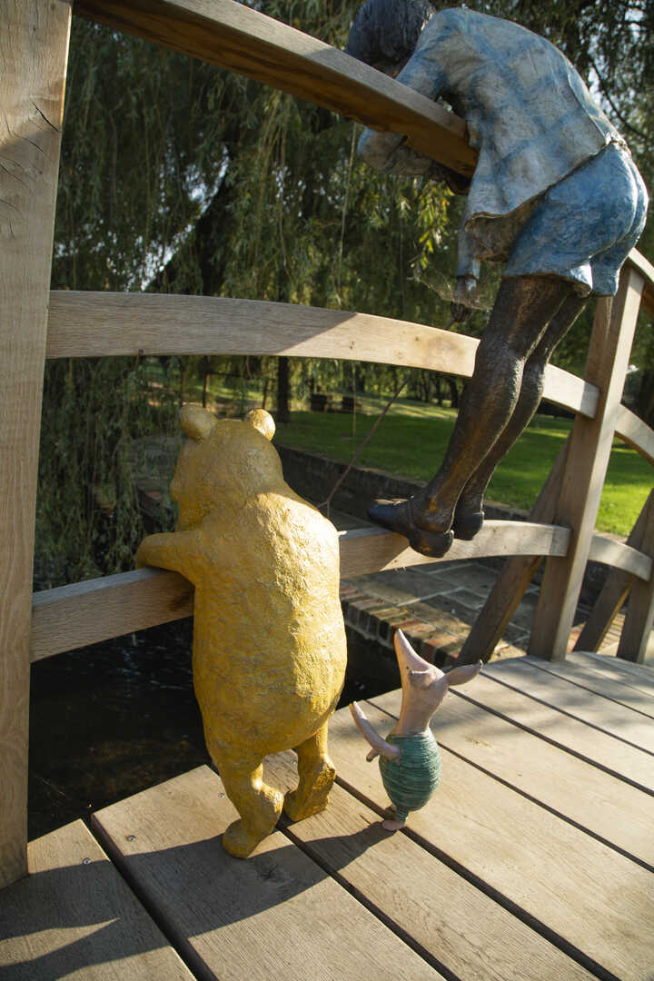 winnie the pooh on poohsticks bridge