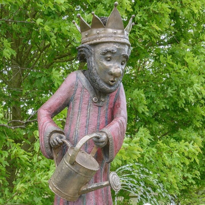 The Barefoot King - Bronze Water Feature