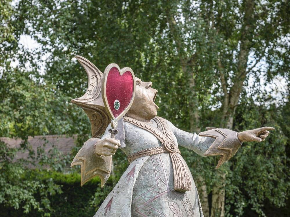 Exploring Wonderland: The Queen of Hearts | Robert James Workshop